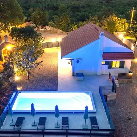 Villa Beautiful Ika With Pool In Makarska *