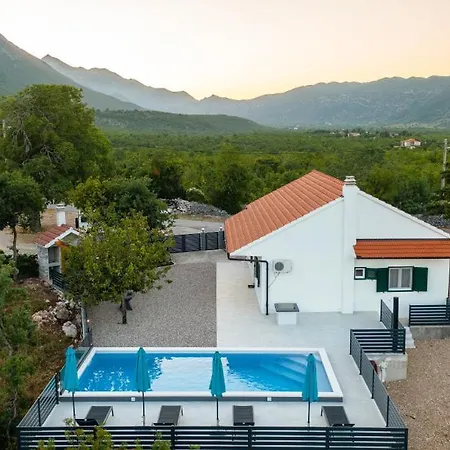 Beautiful Ika With Pool In Makarska Villa Vrgorac