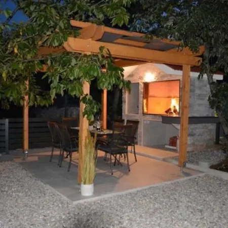 Beautiful Ika With Pool In Makarska Vrgorac